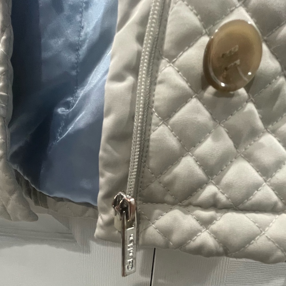Calvin Klein Cream Jacket with Light Blue Lining - Picture 7 of 11